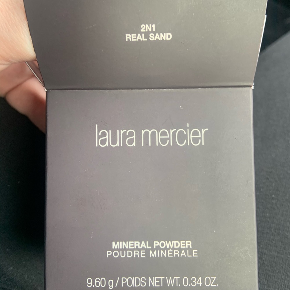 Laura mercier mineral powder